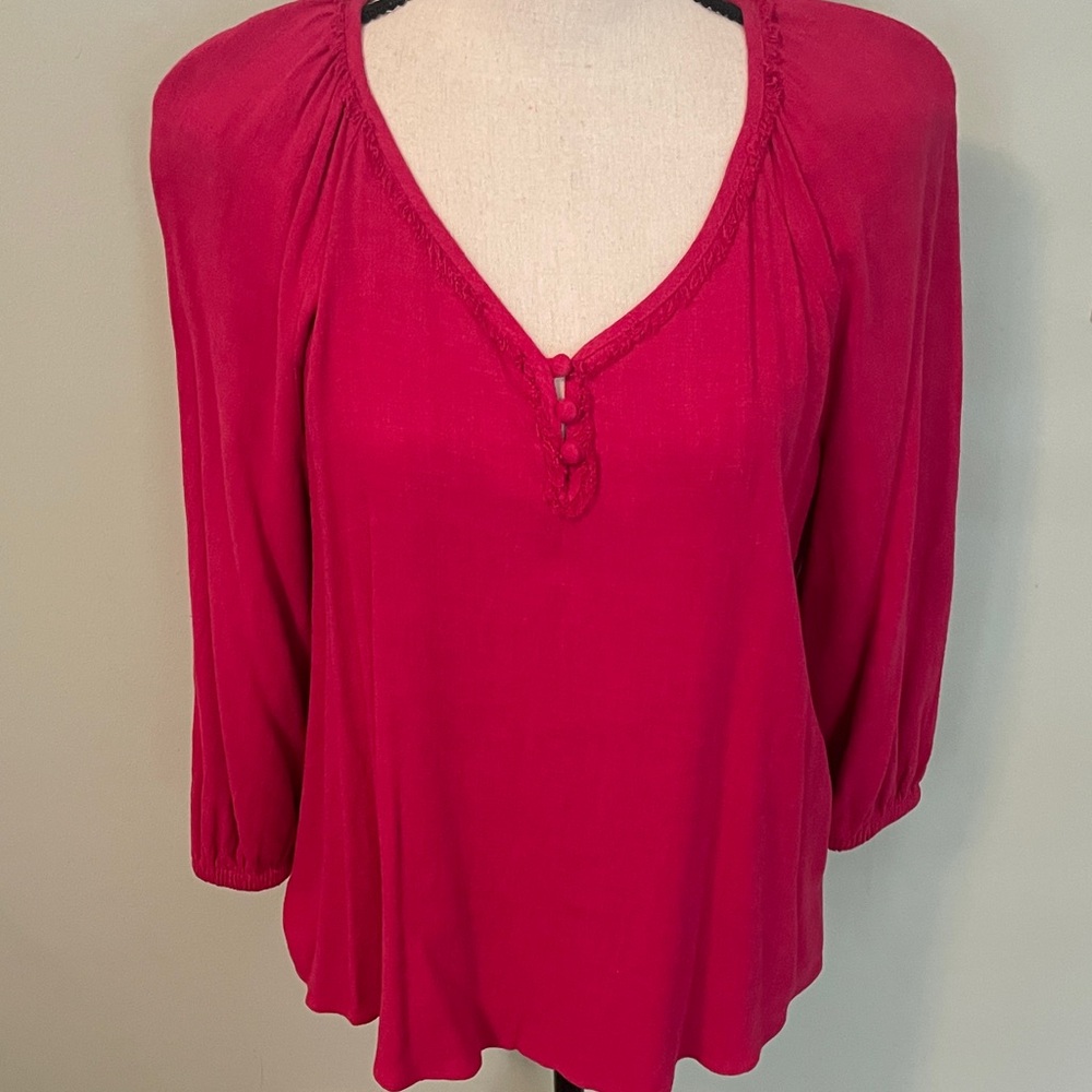 Chic NWT Fuchsia Top with Button Detail PM